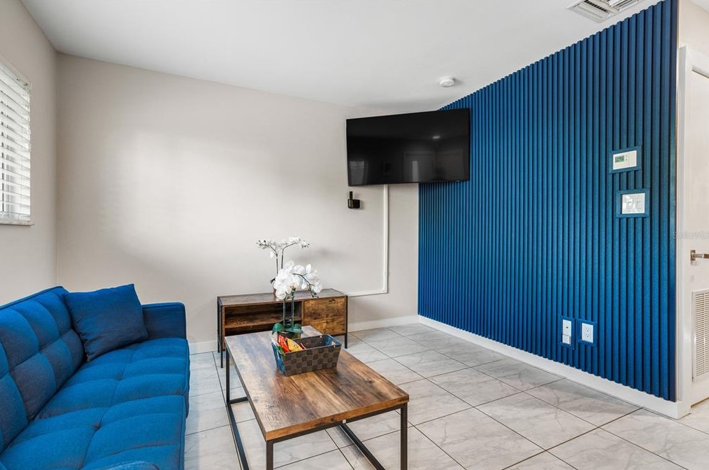 202 N Fremont Ave #11, Tampa, FL 33606