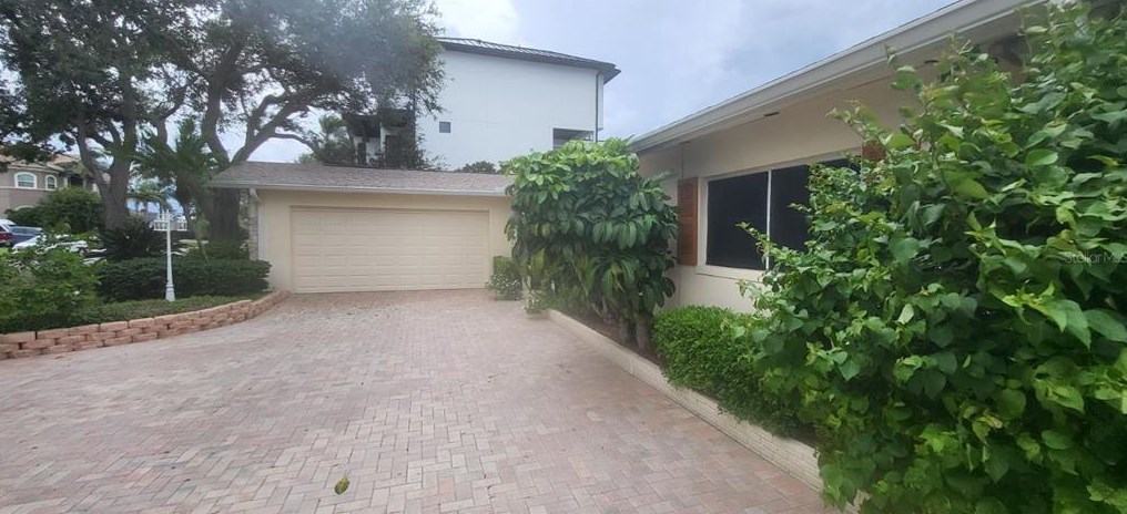 202 Driftwood Ln, Largo, FL 33770-2602