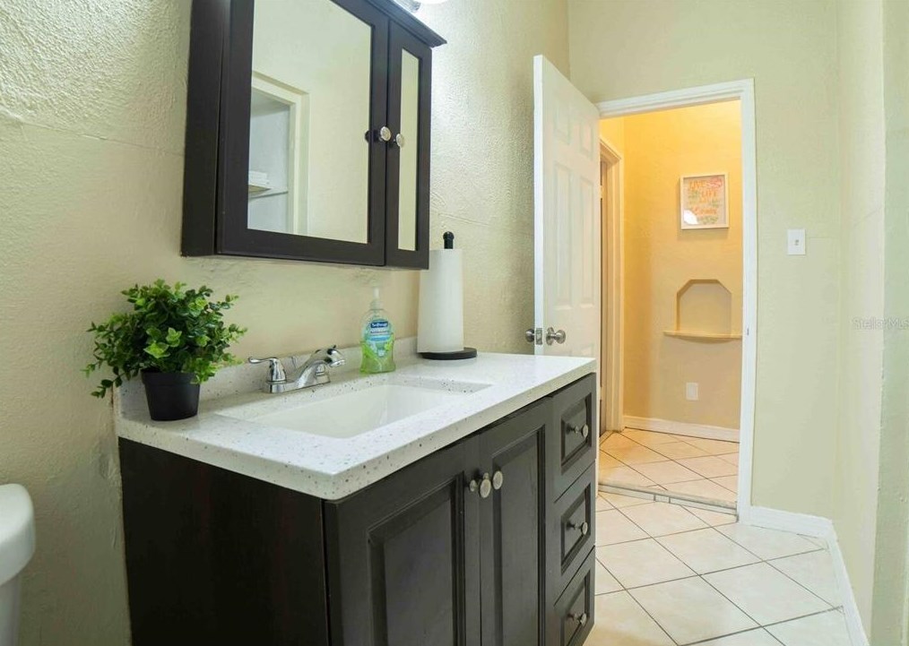 3507 12th St, Tampa, FL 33605-1015