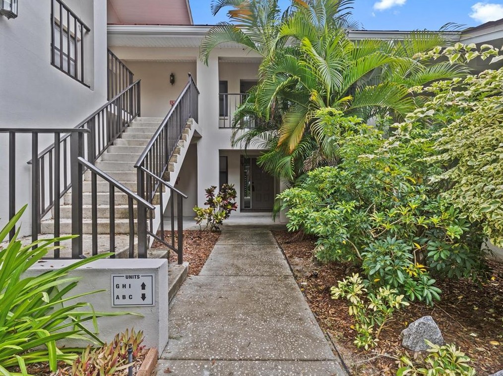 300 Florida Ave, Tarpon Springs FL  34689-2707 exterior