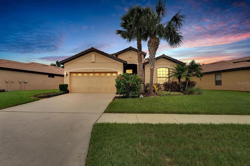 201 Silver Falls Dr, Ruskin, FL 33572