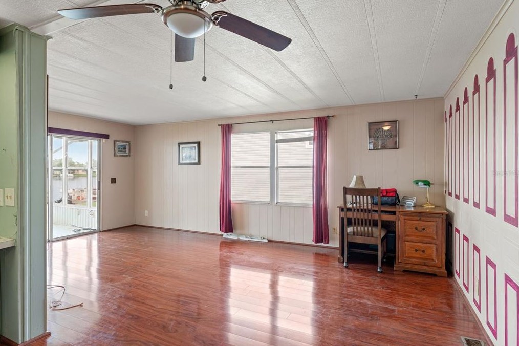 2015 Waterview Dr, Tarpon Springs, FL 34691