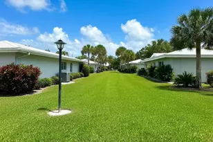 3280 Southfield Ln, Sarasota, FL 34239 - Photo 2