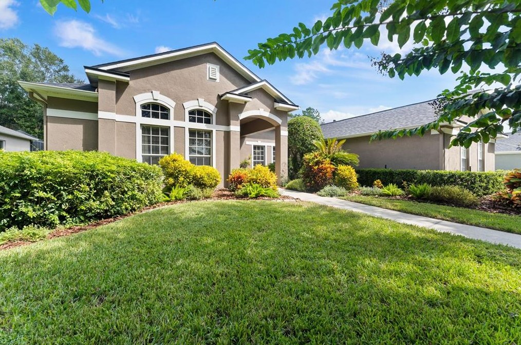 15212 Kestrelrise Dr, Lithia, FL 33547-4834