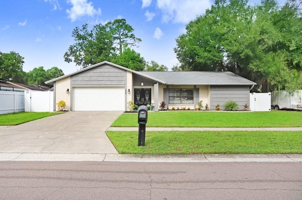 604 Shady Nook Dr, Brandon, FL 33511