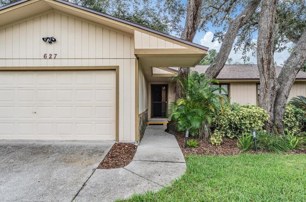 627 Timber Ln, Tarpon Springs, FL 34689