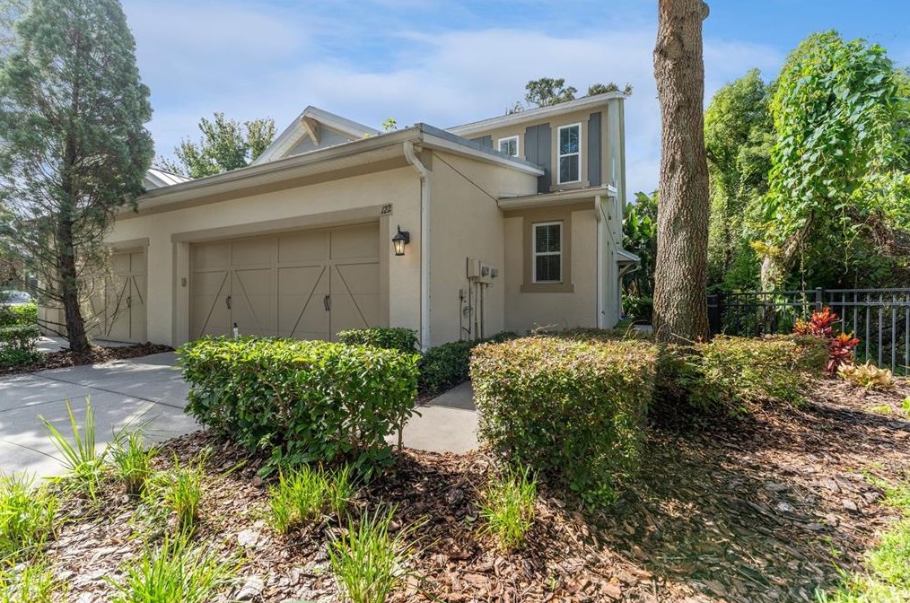 122 Grande Villa Dr, Lutz, FL 33548