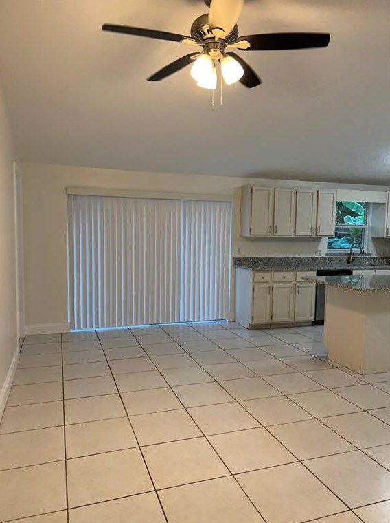 16039 Grass Lake Dr, Tampa, FL 33618