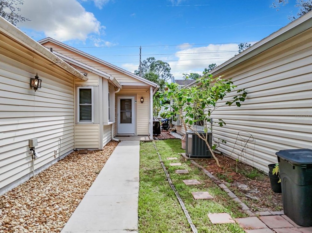 517 Portland Cir, Apopka, FL 32703-8120
