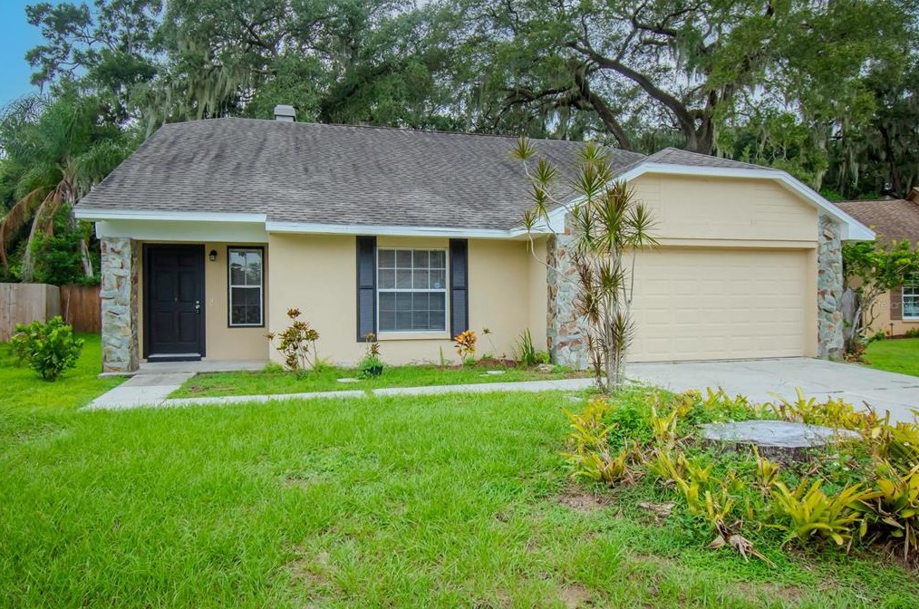 2039 Shadow Pine Dr, Brandon, FL 33511-8342