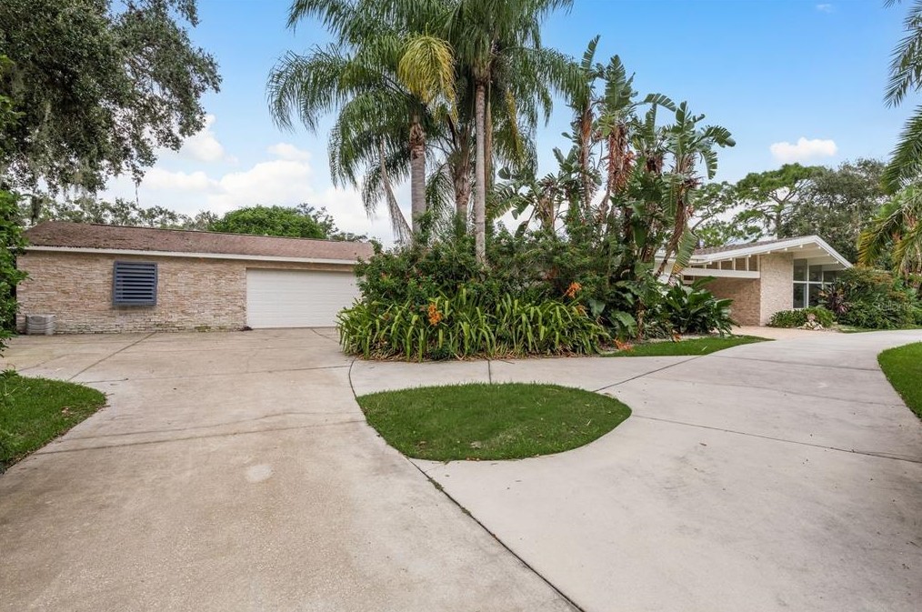 1860 Saddle Hill Rd, Dunedin, FL 34698-2435