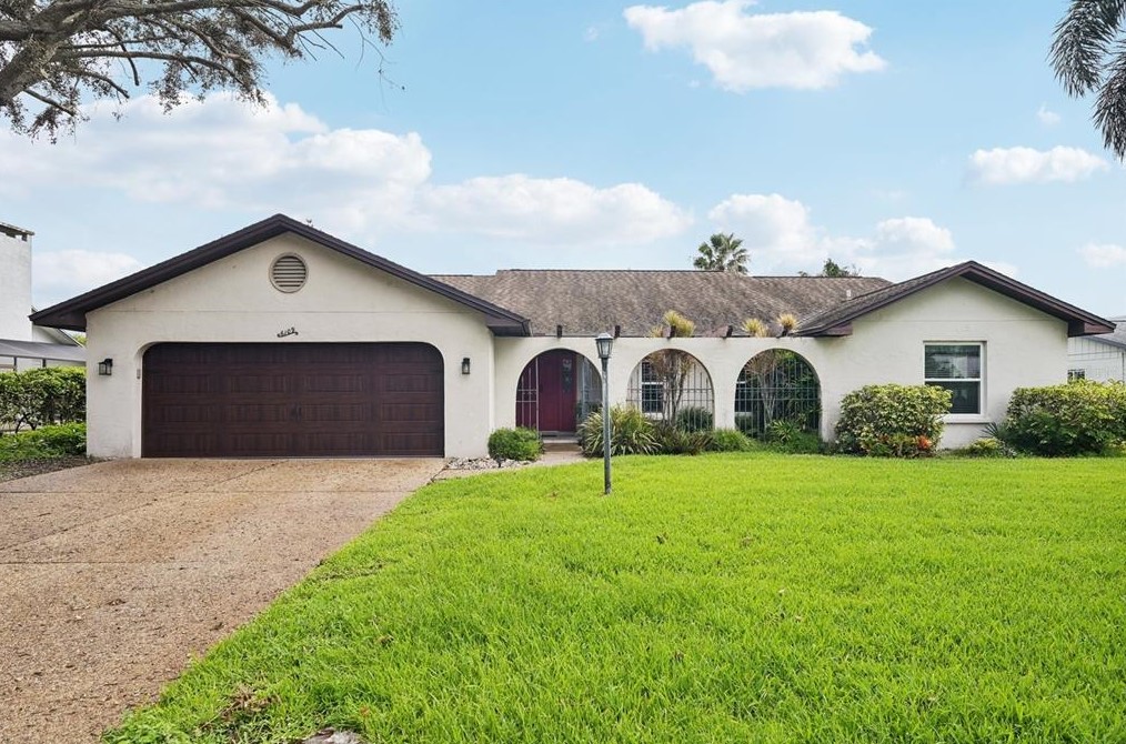 6109 45th St, Bradenton, FL 34210-4004