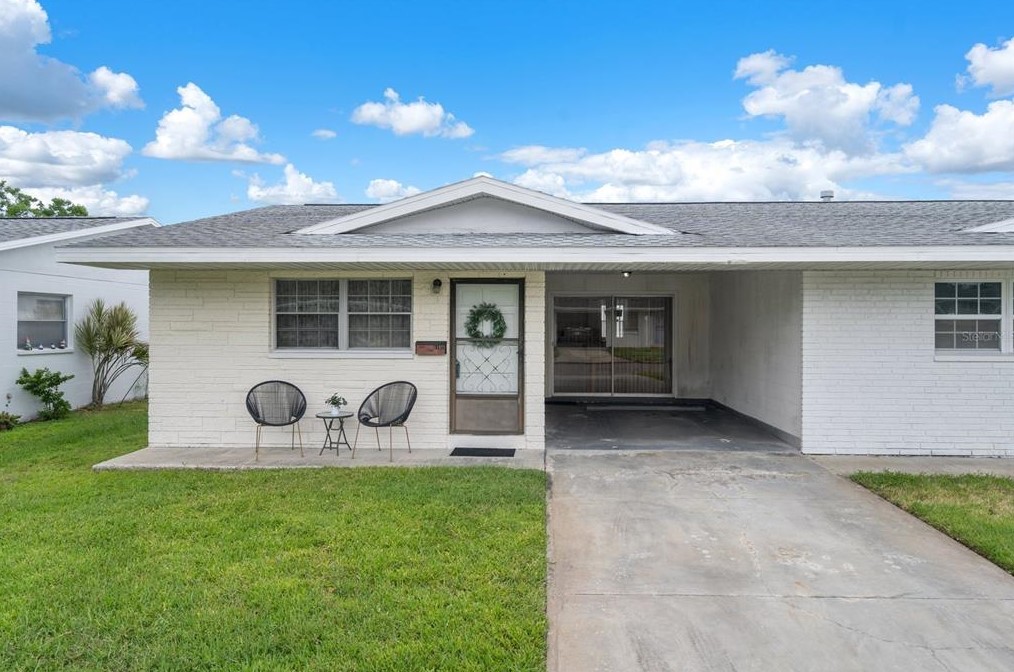 5107 Park Lake Dr N, Pinellas Park, FL 33782