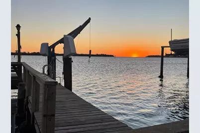 6151 Bayou Grande Boulevard NE, Saint Petersburg, FL 33703 - Photo 10