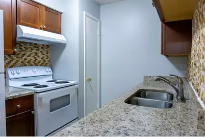 237 Thorn Tree Place #237, Brandon, FL 33510 - Photo 12