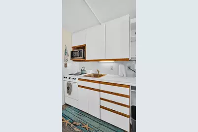 483 E Shore Drive #D3, Clearwater Beach, FL 33767 - Photo 10