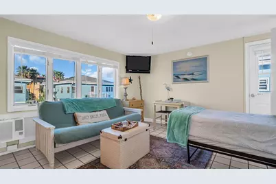 483 E Shore Drive #D4, Clearwater Beach, FL 33767 - Photo 6