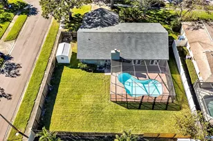 7801 17th Way N, Saint Petersburg, FL 33702 - Photo 2