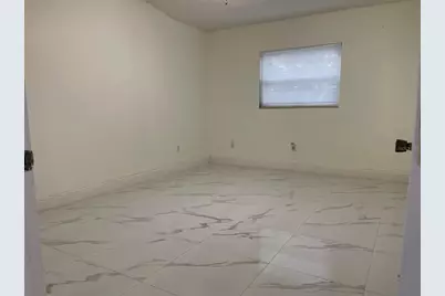 8601 Twin Lakes Boulevard, Tampa, FL 33614 - Photo 20