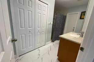 8601 Twin Lakes Blvd, Tampa, FL 33614 - Photo 40
