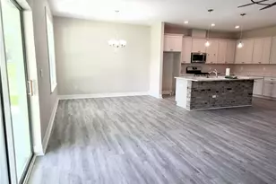 413 Shannon Ests Ct, Plant City, FL 33563 - Photo 10