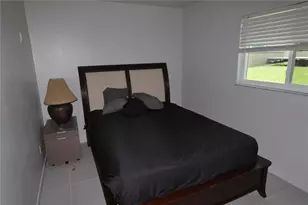 5250 15th St N, Saint Petersburg, FL 33703 - Photo 8