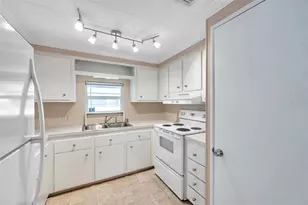 4851 W Gandy Blvd, Tampa, FL 33611 - Photo 20