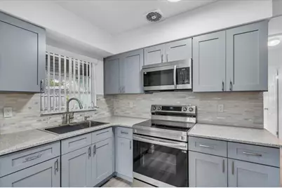 11435 2nd Street E, Treasure Island, FL 33706 - Photo 4