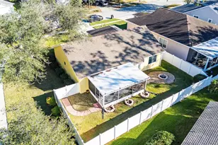 5215 New Brittany Ln, Zephyrhills, FL 33541 - Photo 2