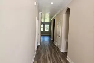 422 Shannon Ests Ct, Plant City, FL 33563 - Photo 10