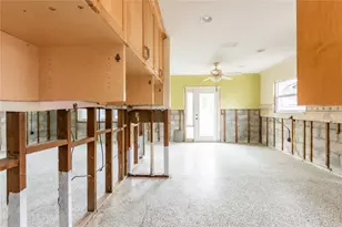 2744 45th St S, Gulfport, FL 33711 - Photo 18