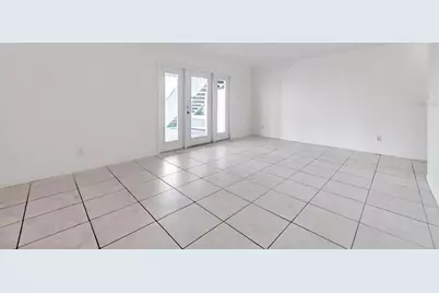 107 Seahorse Drive SE #A, Saint Petersburg, FL 33705 - Photo 8