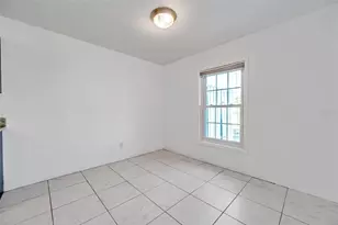 107 Sea Horse Dr SE, Saint Petersburg, FL 33705 - Photo 10