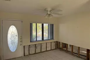 9524 Treasure Ln NE, Saint Petersburg, FL 33702 - Photo 12