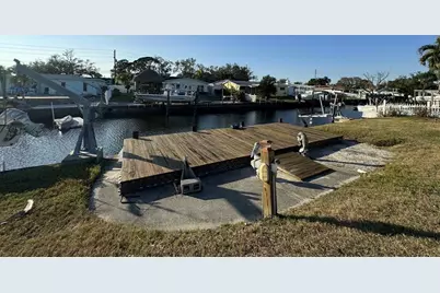 9524 Treasure Lane NE, Saint Petersburg, FL 33702 - Photo 4