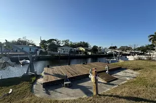 9524 Treasure Ln NE, Saint Petersburg, FL 33702 - Photo 4