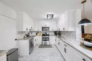 2504 W Fletcher Ave, Tampa, FL 33618 - Photo 10