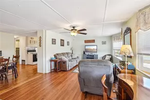 35138 Dale Ave, Zephyrhills, FL 33541 - Photo 14