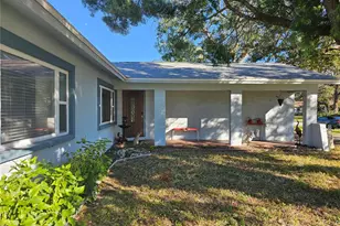 7711 Innis Ct, Saint Petersburg, FL 33709 - Photo 2
