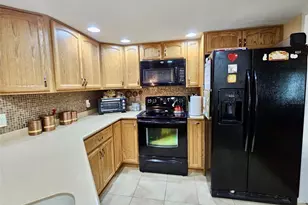 7711 Innis Ct, Saint Petersburg, FL 33709 - Photo 10