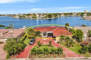 1818 Dolphin Blvd S, Saint Petersburg, FL 33707 - Photo 2
