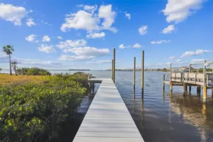 1640 Seabreeze Dr, Tarpon Springs, FL 34689 - Photo 2