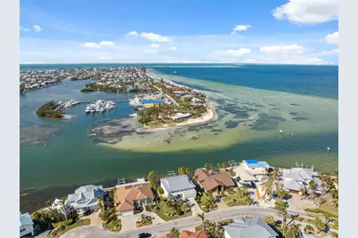 727 Key Royale Drive, Holmes Beach, FL 34217 - Photo 4