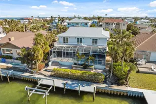 727 Key Royale Dr, Holmes Beach, FL 34217 - Photo 58