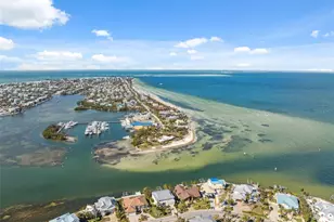 727 Key Royale Dr, Holmes Beach, FL 34217 - Photo 56