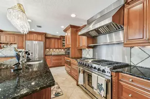 1336 51st Ave NE, Saint Petersburg, FL 33703 - Photo 10