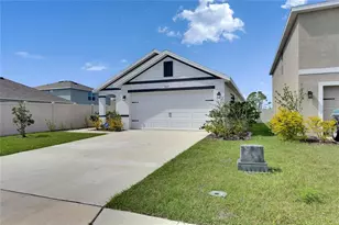 5617 Flagstone Trl, Palmetto, FL 34221 - Photo 4