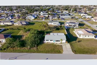 184 Garden Avenue NW, Port Charlotte, FL 33952 - Photo 4