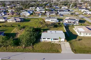 184 Garden Ave NW, Port Charlotte, FL 33952 - Photo 4