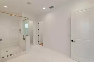 2402 N Glenwood Dr, Tampa, FL 33602 - Photo 60